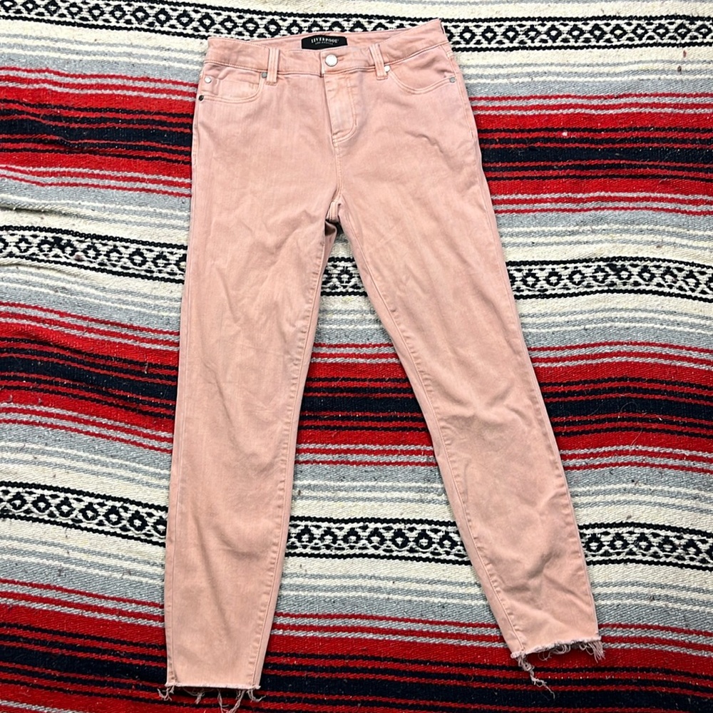 Liverpool Los Angeles Pink Frayed Denim Capri's | Size 4/27